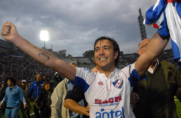 Alvaro Recoba salió de esta institución. Aquí, con el campeonato en 2012. Source: Montevideo Portal. 